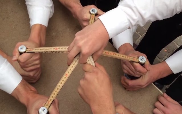 VIDEO: How Germans Open 5 Beers at the Same Time. It’s Amazing to learn this simple trick